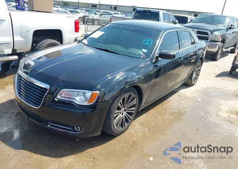 2013 Chrysler 300 300S z USA, uszkodzony, nr VIN 2C3CCABG4DH595381